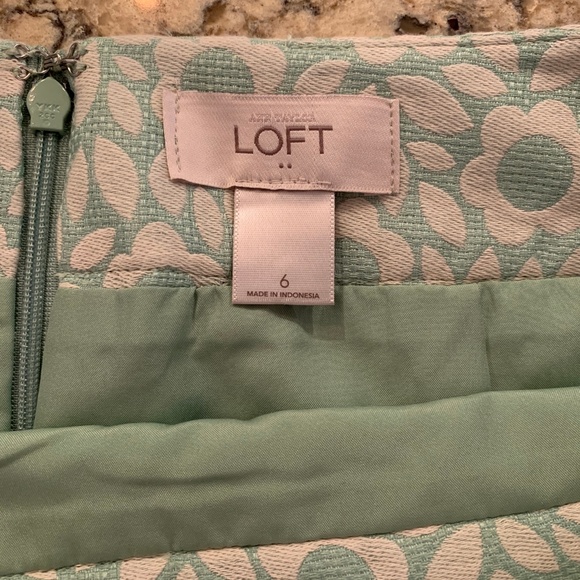 Ann Taylor LOFT Skirt, Size 6 - Picture 2 of 8